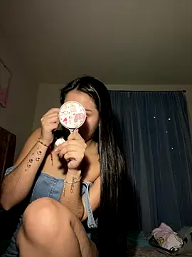 Snapshot of Kimmymadison- chatting on December 21, 2025, 9:22 pm Kimmymadison- online show from December 21, 2025, 9:22 pm