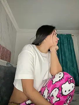 Snapshot of Kimmymadison- chatting on April 29, 2026, 5:00 am Kimmymadison- online show from April 29, 2026, 5:00 am