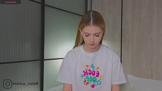 Monikacutie online show from February 24, 2025, 4:05 am