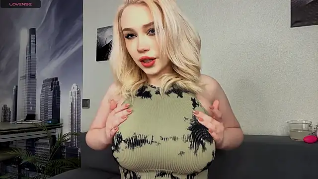 Snapshot of AsteriaHamel chatting on January 18, 2026, 2:04 am AsteriaHamel online show from January 18, 2026, 2:04 am