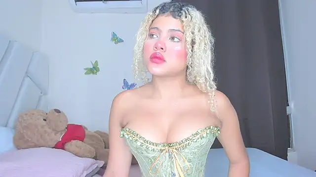 sofiacastillo01 online show from April 11, 2026, 6:01 pm