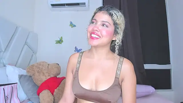 sofiacastillo01 online show from April 21, 2026, 2:51 am