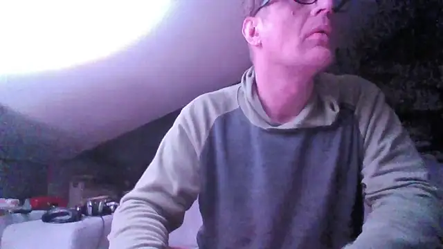 Snapshot of Bigthroaterboy chatting on October 26, 2025, 5:08 pm Bigthroaterboy online show from October 26, 2025, 5:08 pm