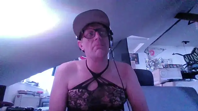 Snapshot of Bigthroaterboy chatting on October 29, 2025, 9:22 am Bigthroaterboy online show from October 29, 2025, 9:22 am