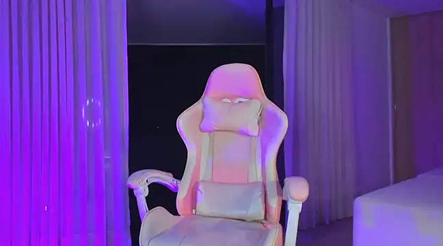 angelinalodge1 online show from February 24, 2025, 12:52 am