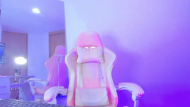 angelinalodge1 online show from February 27, 2025, 4:41 am