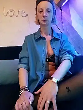 Snapshot of tatianasexymilf chatting on January 17, 2026, 4:00 pm tatianasexymilf online show from January 17, 2026, 4:00 pm