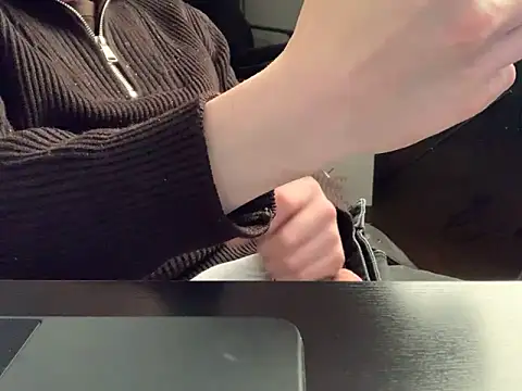 KendrickJiz online show from November 21, 2025, 11:36 pm