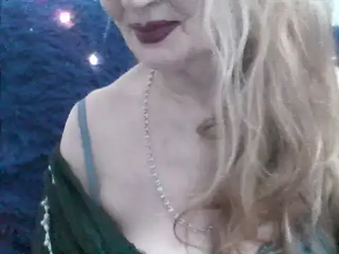 Snapshot of CarlyTreat chatting on December 31, 2024, 7:40 pm CarlyTreat online show from December 31, 2024, 7:40 pm