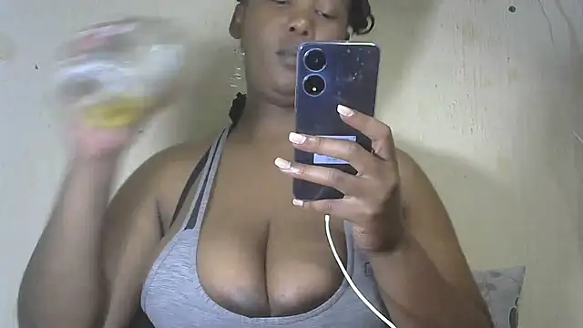 Snapshot of NippleMilkXx chatting on December 26, 2024, 2:33 am NippleMilkXx online show from December 26, 2024, 2:33 am
