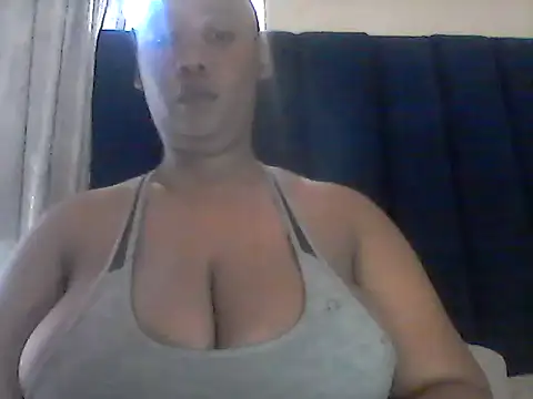 Snapshot of NippleMilkXx chatting on October 16, 2025, 9:21 am NippleMilkXx online show from October 16, 2025, 9:21 am