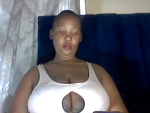 Snapshot of NippleMilkXx chatting on October 31, 2025, 8:15 am NippleMilkXx online show from October 31, 2025, 8:15 am