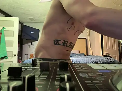 Snapshot of trash4cash chatting on January 15, 2026, 10:57 pm trash4cash online show from January 15, 2026, 10:57 pm