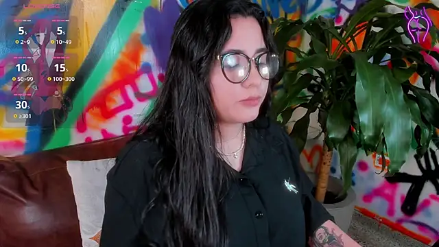 Snapshot of Liana_Bernocchi chatting on October 29, 2025, 10:00 pm Liana Bernocchi online show from October 29, 2025, 10:00 pm