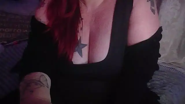 LynnLa online show from November 11, 2025, 7:36 pm