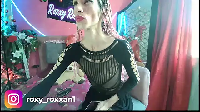 Snapshot of roxy_roxxan chatting on December 9, 2024, 4:47 pm roxy roxxan online show from December 9, 2024, 4:47 pm