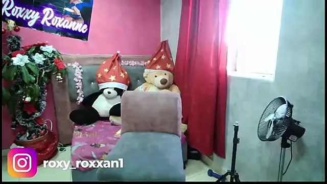 Snapshot of roxy_roxxan chatting on December 12, 2024, 2:00 pm roxy roxxan online show from December 12, 2024, 2:00 pm