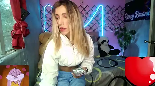 Snapshot of roxy_roxxan chatting on January 24, 2025, 10:51 pm roxy roxxan online show from January 24, 2025, 10:51 pm