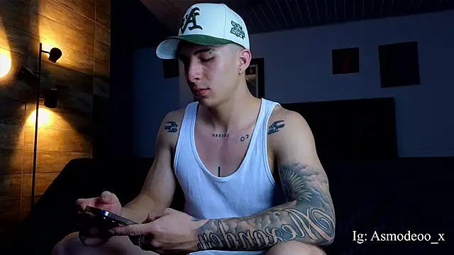 Snapshot of AsmodeoCox chatting on February 5, 2026, 11:53 pm AsmodeoCox online show from February 5, 2026, 11:53 pm