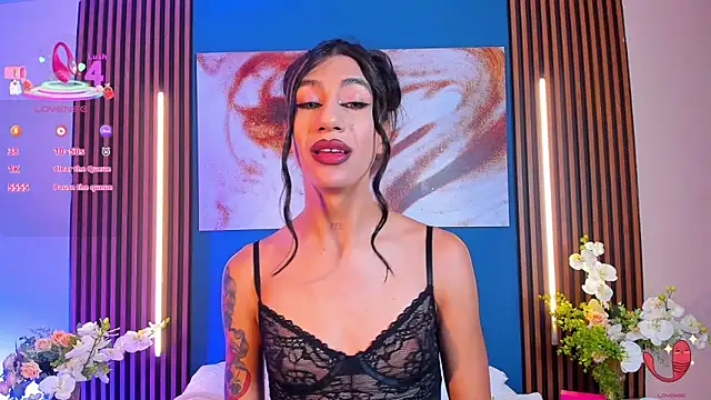 sofiaa grey  online show from September 18, 2025, 1:35 pm