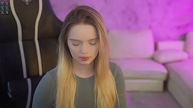 Cassy-Celestial  online show from October 17, 2025, 4:48 am