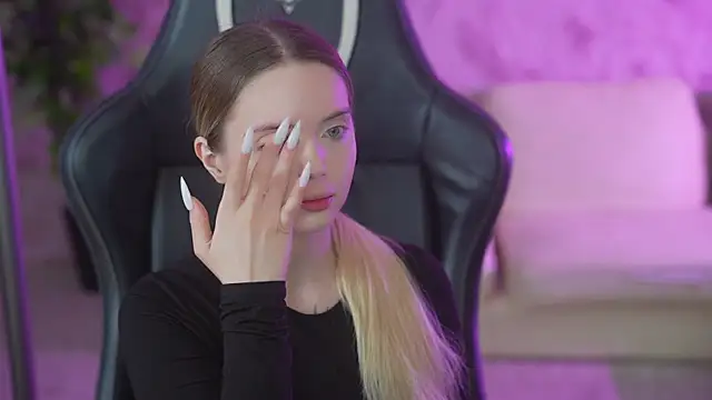 Cassy-Celestial  online show from October 24, 2025, 4:09 am