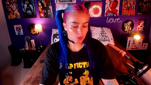 Snapshot of anne_cross chatting on January 17, 2025, 3:23 am anne cross online show from January 17, 2025, 3:23 am