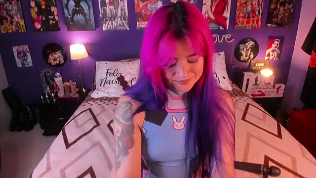 Snapshot of anne_cross chatting on November 25, 2025, 8:42 pm anne cross online show from November 25, 2025, 8:42 pm