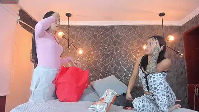 Snapshot of leigh-angels chatting on November 15, 2025, 10:15 pm leigh-angels online show from November 15, 2025, 10:15 pm