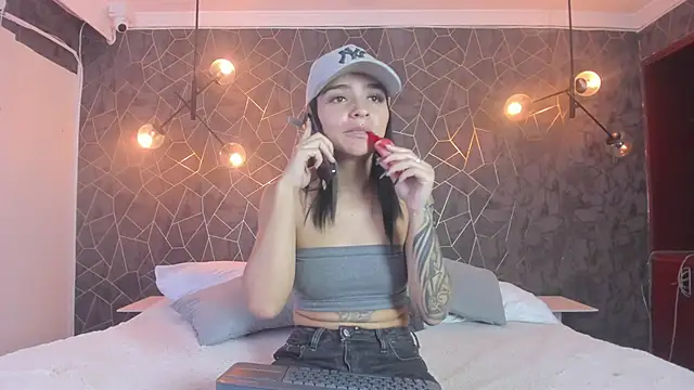 Snapshot of leigh-angels chatting on December 13, 2025, 10:37 pm leigh-angels online show from December 13, 2025, 10:37 pm