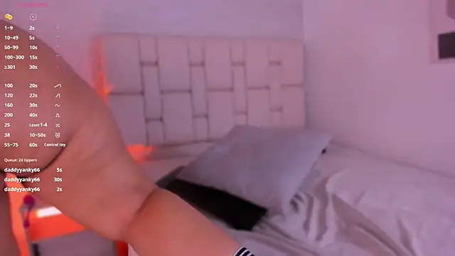 Snapshot of iara_martinez chatting on February 23, 2025, 2:35 pm iara martinez online show from February 23, 2025, 2:35 pm