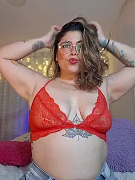 Juliietha servas online show from May 18, 2026, 1:13 am