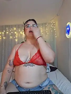 Juliietha servas online show from May 18, 2026, 4:07 am