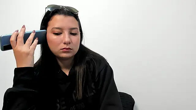 cami-01 online show from October 23, 2025, 8:40 pm