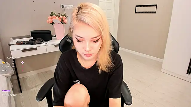 Snapshot of aya_shy chatting on February 24, 2025, 10:04 am aya shy online show from February 24, 2025, 10:04 am