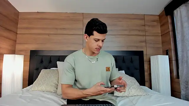 Snapshot of MarcoSullivan chatting on December 25, 2024, 7:24 pm MarcoSullivan online show from December 25, 2024, 7:24 pm