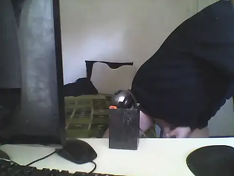 Snapshot of oopsxx chatting on February 17, 2025, 2:37 pm oopsxx online show from February 17, 2025, 2:37 pm