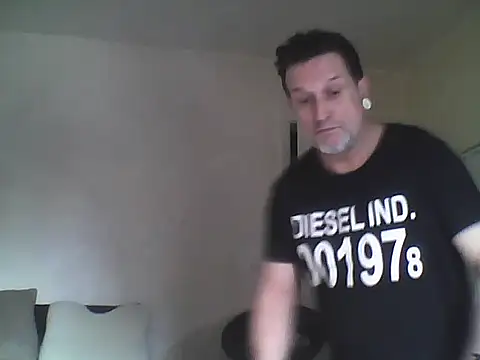 Snapshot of oopsxx chatting on February 19, 2025, 2:34 pm oopsxx online show from February 19, 2025, 2:34 pm