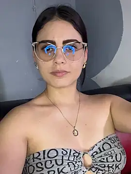 Snapshot of Azuna25 chatting on February 3, 2026, 8:47 pm Azuna25 online show from February 3, 2026, 8:47 pm