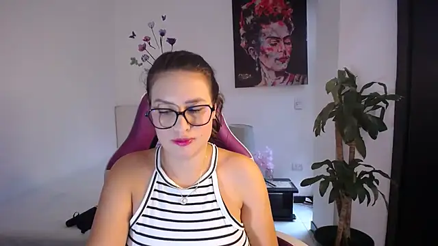 Snapshot of esmeraldaa230 chatting on February 22, 2026, 7:23 pm esmeraldaa230 online show from February 22, 2026, 7:23 pm