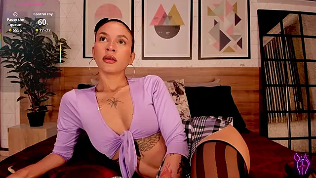 Snapshot of LunaRuso chatting on October 24, 2025, 8:05 pm LunaRuso online show from October 24, 2025, 8:05 pm