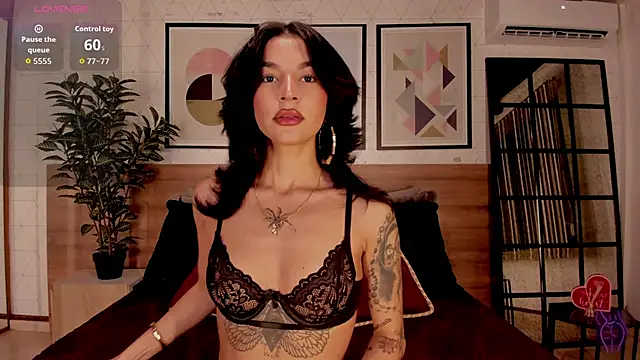 Snapshot of LunaRuso chatting on October 29, 2025, 8:10 pm LunaRuso online show from October 29, 2025, 8:10 pm