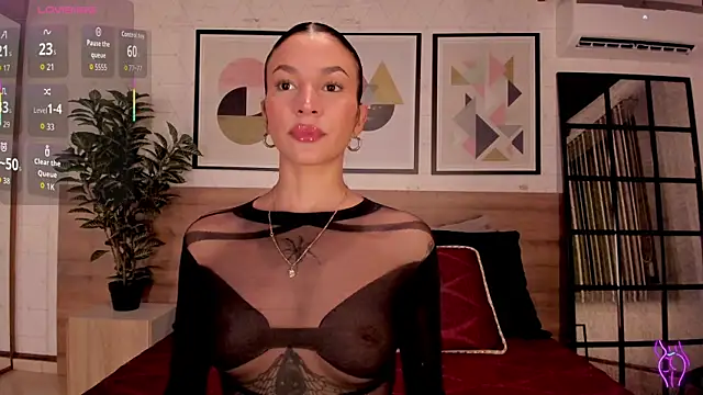 Snapshot of LunaRuso chatting on November 11, 2025, 7:47 pm LunaRuso online show from November 11, 2025, 7:47 pm