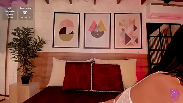 Snapshot of LunaRuso chatting on November 24, 2025, 7:57 pm LunaRuso online show from November 24, 2025, 7:57 pm