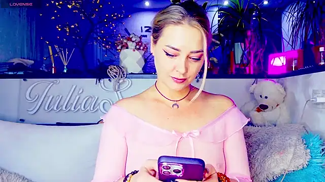  JuliaSpace  online show from November 11, 2025, 6:19 pm