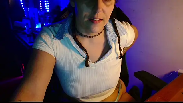 Snapshot of bratty_niagara chatting on February 8, 2026, 8:45 pm bratty niagara online show from February 8, 2026, 8:45 pm