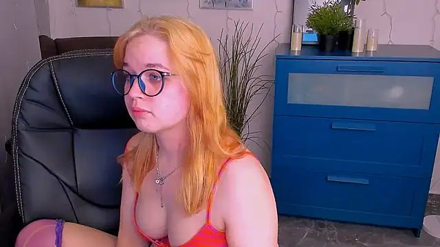 Snapshot of AlicePopsy chatting on January 24, 2025, 6:35 pm AlicePopsy online show from January 24, 2025, 6:35 pm