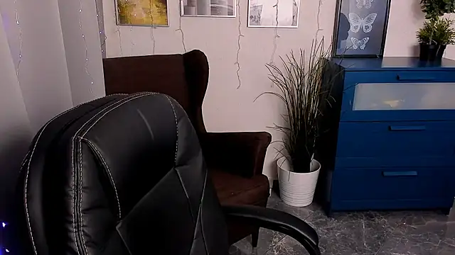 Snapshot of AlicePopsy chatting on March 2, 2025, 6:51 pm AlicePopsy online show from March 2, 2025, 6:51 pm