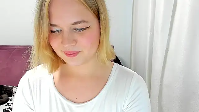 Snapshot of AlicePopsy chatting on July 15, 2026, 4:34 pm AlicePopsy online show from July 15, 2026, 4:34 pm