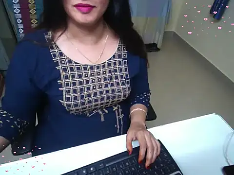 Arushisingh8888 online show from October 2, 2025, 12:56 pm